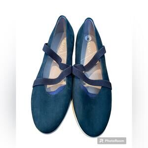 Sava women’s size 8 navy blue flat slip on shoes